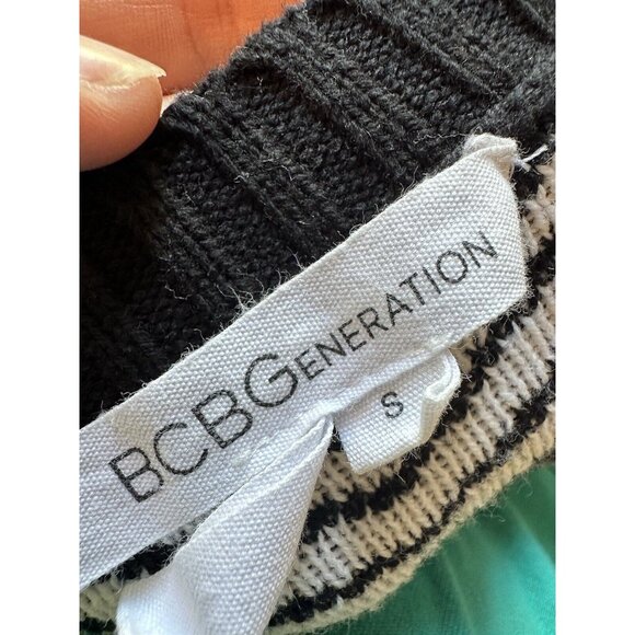 BCBGeneration Black/White Elegant Sweater Sz Small Scallop Winter Date Night - Picture 7 of 8